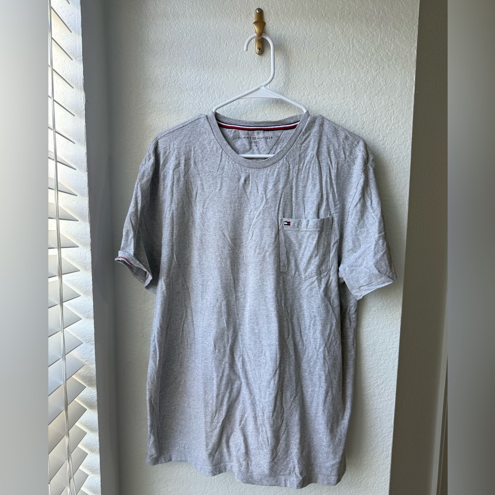 **FINAL PRICE** MENS TOMMY HILFIGER BASIC GREY TEE SIZE LARGE EUC